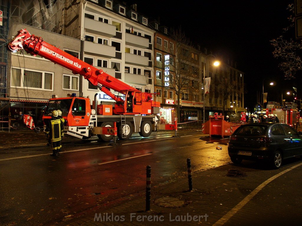 Sturm 3 Geruest droht auf die Strasse zu stuerzen Koeln Kalk Kalker Hauptstr   P176.JPG